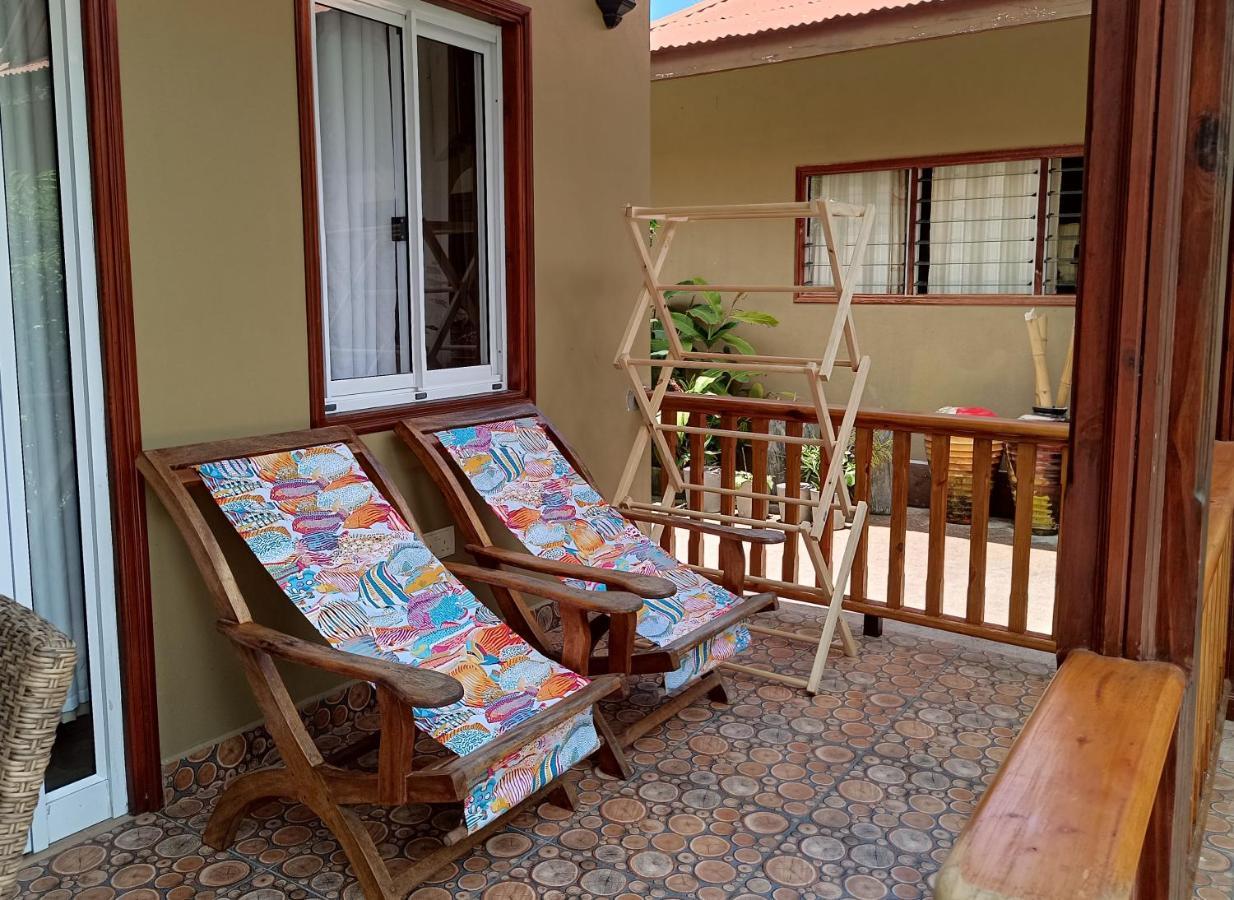 Badamier Self-Catering Apartment La Digue Exterior photo
